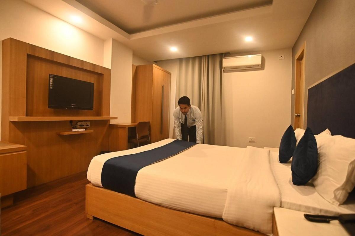 Hotel Prag Continental กูวาฮาติ ภายนอก รูปภาพ