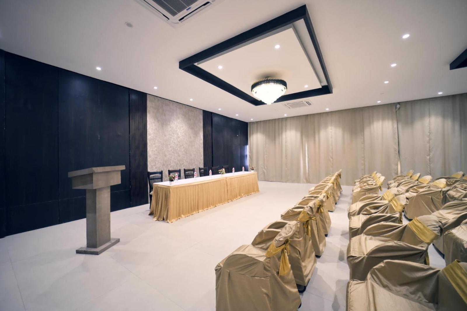 Hotel Prag Continental กูวาฮาติ ภายนอก รูปภาพ
