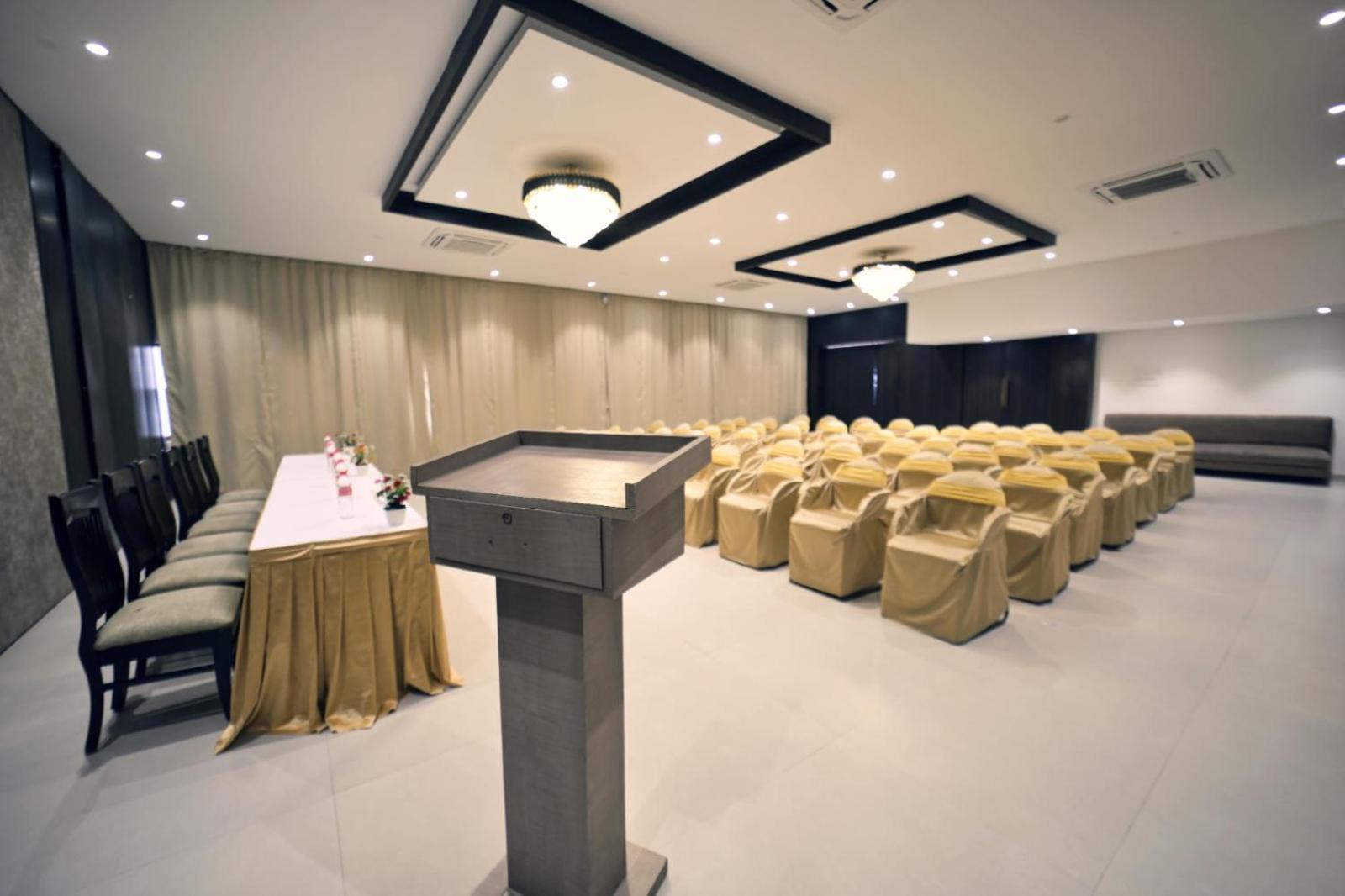 Hotel Prag Continental กูวาฮาติ ภายนอก รูปภาพ