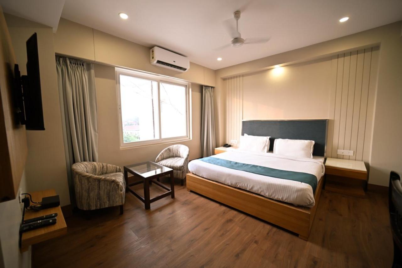 Hotel Prag Continental กูวาฮาติ ภายนอก รูปภาพ