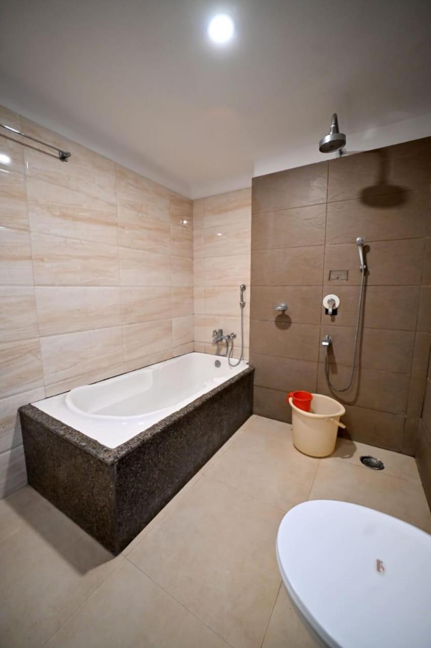 Hotel Prag Continental กูวาฮาติ ภายนอก รูปภาพ