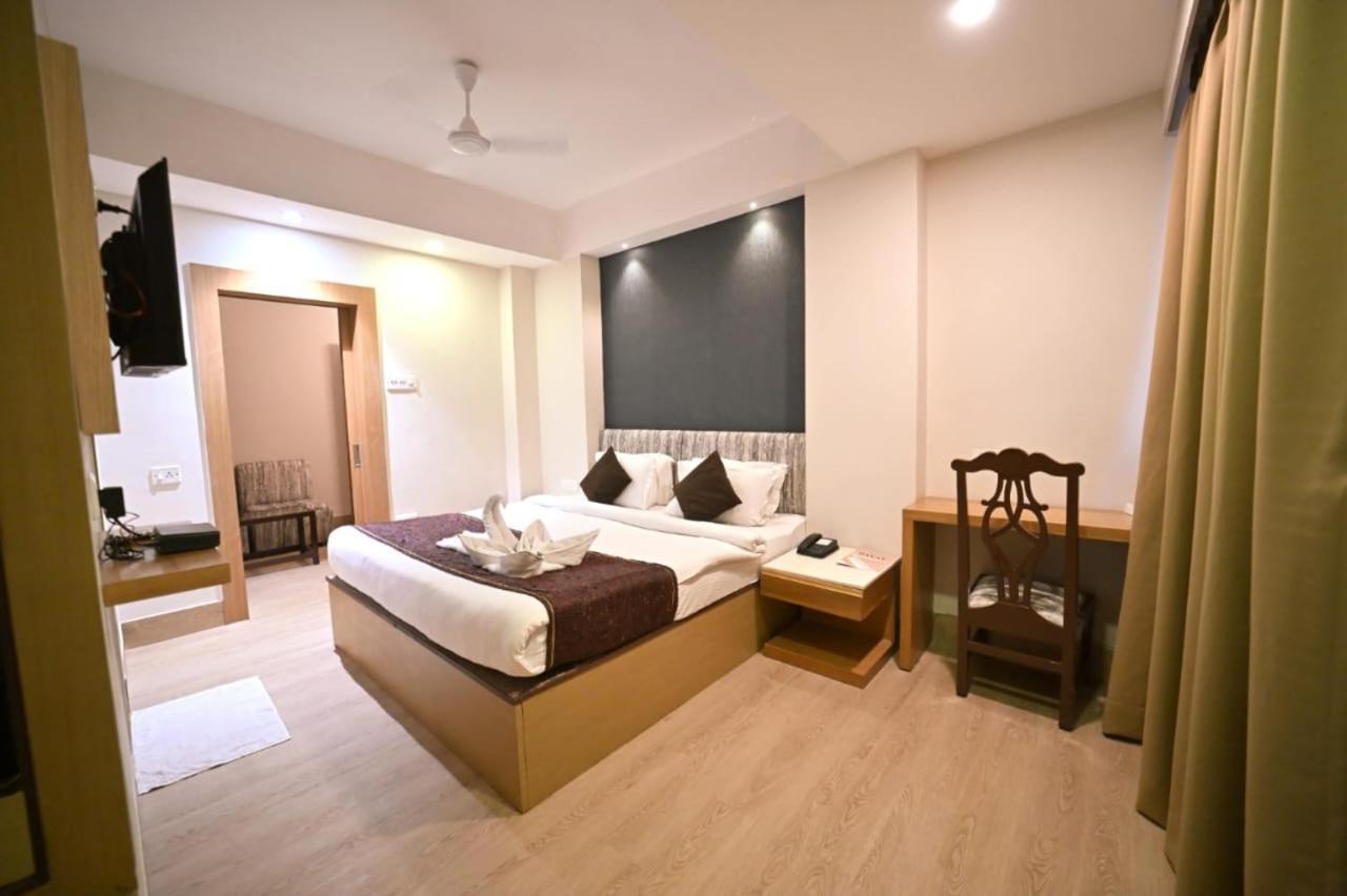 Hotel Prag Continental กูวาฮาติ ภายนอก รูปภาพ