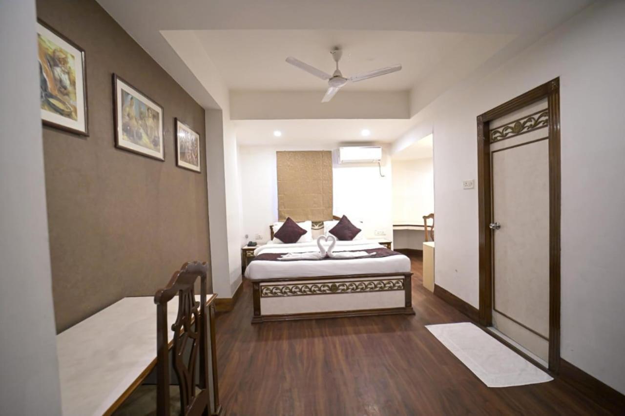 Hotel Prag Continental กูวาฮาติ ภายนอก รูปภาพ