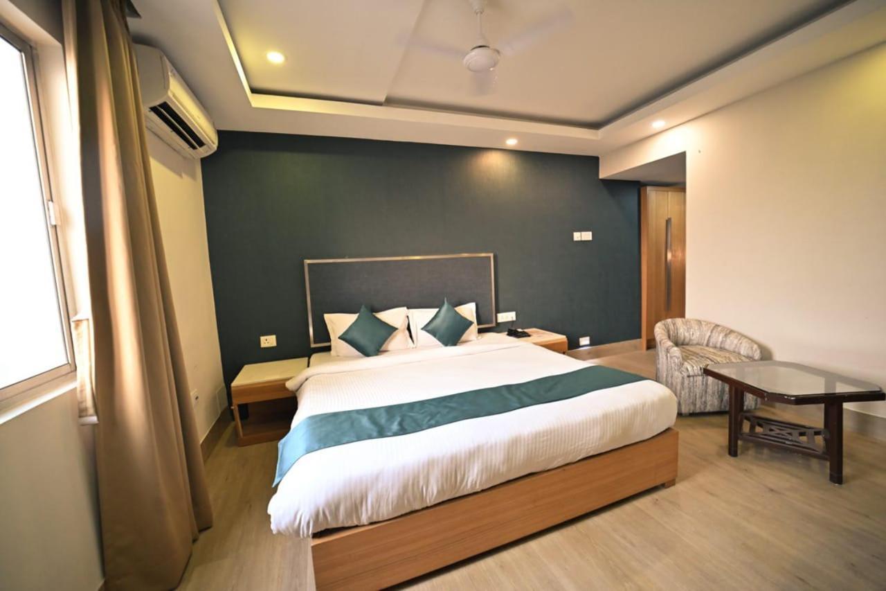 Hotel Prag Continental กูวาฮาติ ภายนอก รูปภาพ